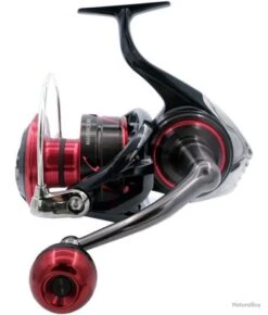 Maverick 22MQ 18000 H Moulinet Peche Exo Daiwa